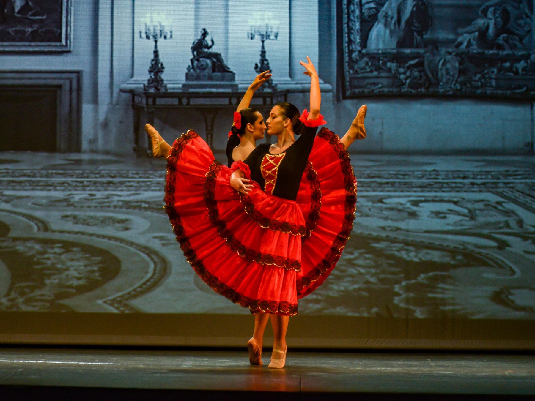 Ballarina amb faldilla vermella de dansa espanyola