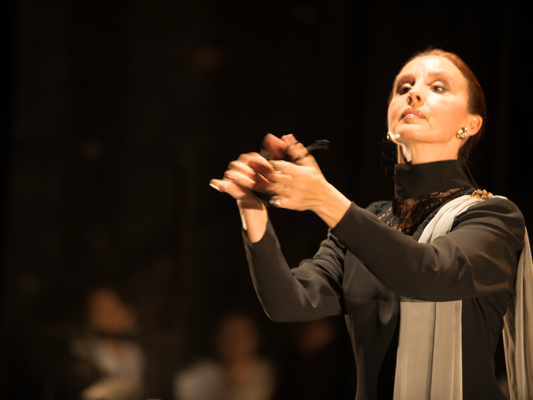 Concertista tocant castanyoles